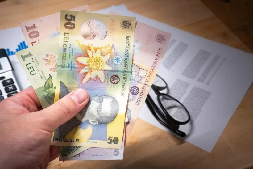 Zeci de mii de români au semnat o petiție prin care îi cer lui Nicușor Dan să declanșeze un referendum pe tema pensiilor speciale