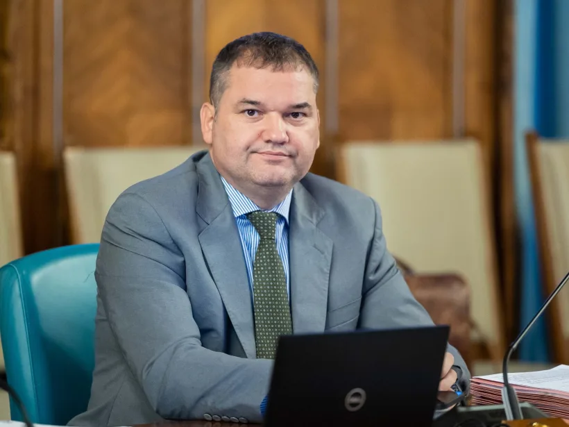 Ministrul Dezvoltării: De la 10.700 de posturi în cabinetele aleşilor locali şi demnitari, se reduc aproape 6.000 de posturi