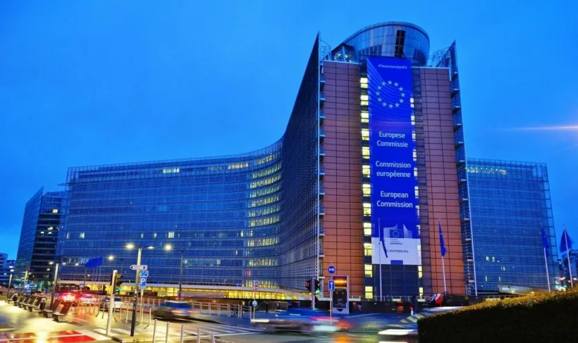 Încărcătoare comune pentru telefoane și laptopuri până în 2028, anunță Comisia Europeană
