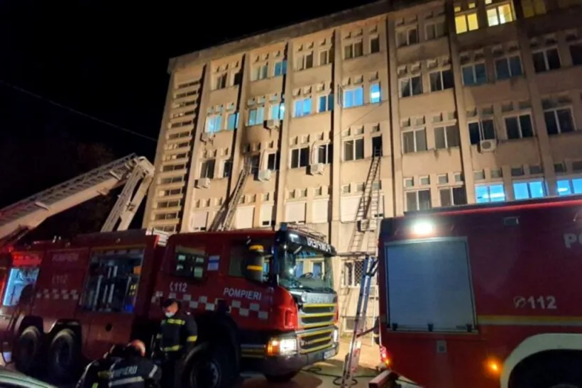 Incendiu violent la Spitalul Judeţean Piatra Neamţ