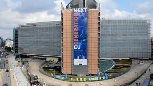 Comisia Europeană revizuiește în scădere creșterea economică a României: 0,7% în 2025 și 1,1% în 2026