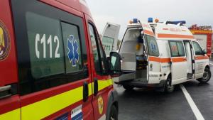 Ambulanță SMURD, implicată într-un accident. Trei persoane rănite și mai multe tramvaie blocate