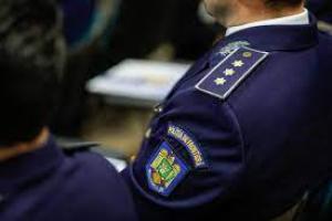 Un polițist a fost prins la pensat în timpul serviciului