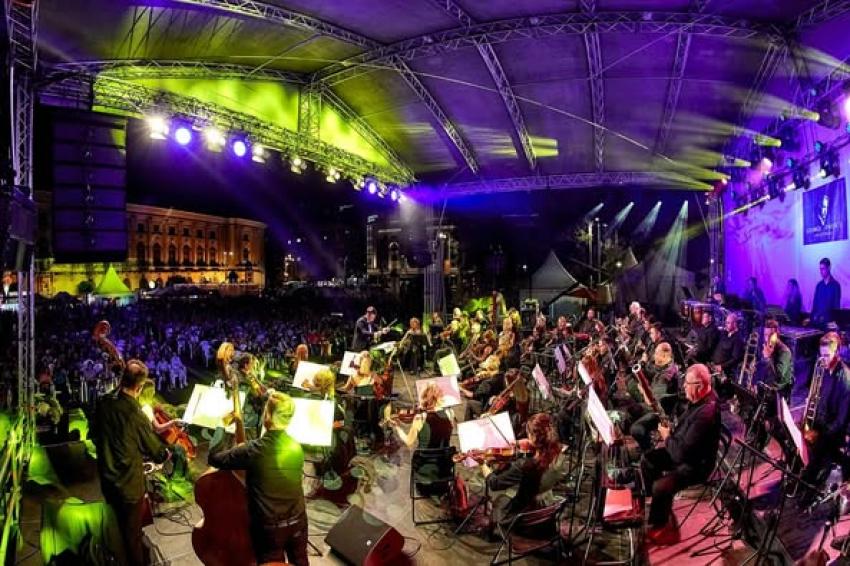 Piața Festivalului George Enescu”în București