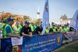 Sediile PSD și PNL, pichetate de polițiști, militari și polițiști de penitenciare