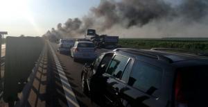 Un tir a luat foc pe Autostrada Soarelui