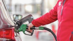 Guvernul analizează reducerea accizelor pentru a evita carburanți de peste 10 lei/litru, spune Bogdan Ivan