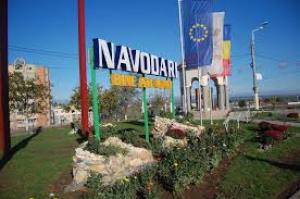 GNM: O țeavă deversează ape pluviale pe plaja din Năvodari, în locul în care turiștii fac baie