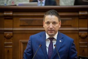 Senatorul Marius Humelnicu: „Guvernul Austerităţii” taie din nou de pe lista priorităţilor majorarea alocaţiile copiilor!