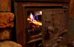 Principala resursă pentru &icirc;ncălzire a rom&acirc;nilor este lemnul de foc