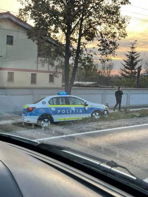 Autospecială a Poliției Galați, implicată într-un accident pe DN25