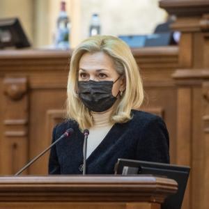 Senatorul Laura Georgescu anunță că ar putea crește salariile profesorilor de la grupele de performanţă din cadrul Cluburilor Sportive Şcolare