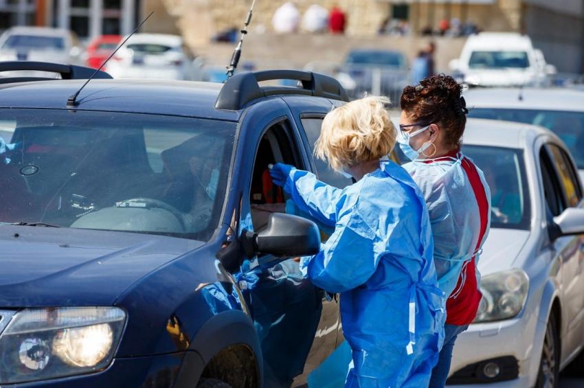 Centrul de vaccinare drive-through anti-COVID din Galați îşi prelungeşte activitatea până la toamnă