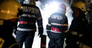 Noapte albă pentru pompierii gălățeni: șase case distruse într-un incendiu