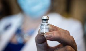 Ultima oră: Vaccinarea personalului din învăţământ începe miercuri