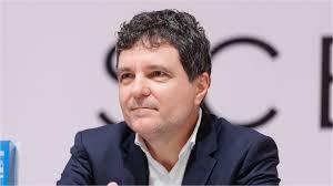 Președintele contestă la CCR stocarea pe viață a datelor medicale în noul registru