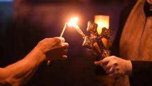 Lumina Sf&acirc;ntă, transportată cu aprobări speciale de la Ambasada Rom&acirc;niei &icirc;n Israel