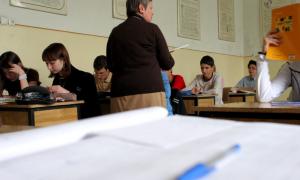 Lovitură pentru profesori! Creșterea salariilor va fi amânată pentru 2021