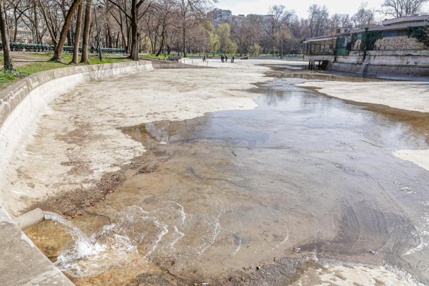 Am început umplerea lacului din Parcul Cișmigiu