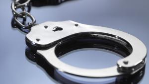 Tânăr de 20 de ani arestat după ce a sechestrat o fată și a obligat-o să se prostitueze