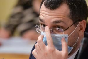 Ministrul Voiculescu, surprins fără mască în Parlament: Am greșit și toate criticile sunt justificate