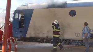 Trenul Galați – Cluj Napoca, întârziat 150 de minute de un incendiu la locomotivă