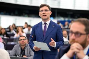 Victor Negrescu anunță candidatură pentru conducerea PSD, promițând reconstrucția partidului
