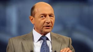 Băsescu: &quot;Nu lăsaţi ţara pe mâna lui Raed Arafat&quot;