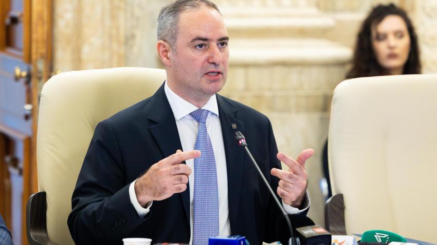 România începe reechilibrarea macroeconomică pe fondul reducerii deficitului și al creșterii investițiilor