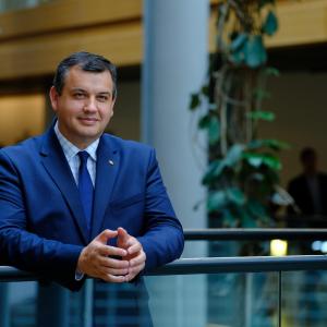 PMP: Liberalii sunt, &icirc;n acest moment, doar chelnerii de la masa PSD