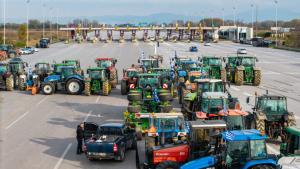 Fermierii rom&acirc;ni protestează față de majorarea impozitelor