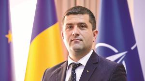 Radu Miruță: Nu putem ține 21 de trenuri noi &icirc;n soare c&acirc;t timp călătorii circulă cu garnituri vechi