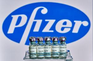 Aproape 700.000 de doze de vaccin Pfizer BioNTech ajung astăzi în țară