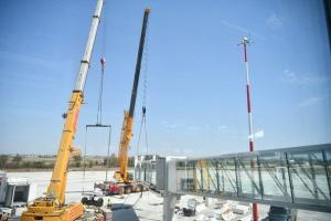 Se montează aviobridge-urile la aeroportul din Craiova