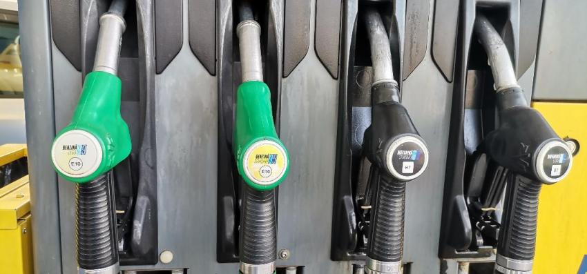 Guvernul modifică schema de compensare a motorinei pentru transportatori. Sprijinul ajunge la 85 bani/litru