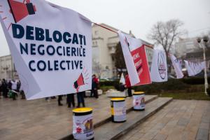 Polițiștii și personalul contractual din MAI, protest la Prefectură