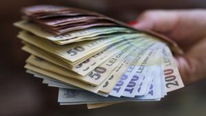Guvernul a adoptat creșterea salariului minim la 4.325 de lei, de la 1 iulie 2026