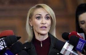 Firea, despre violența domestică: „Agresorii care încalcă ordinele de protecție vor fi ținuți departe cu ajutorul brăţărilor electronice&quot;