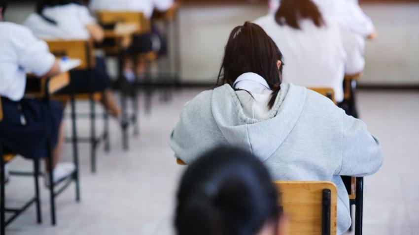 Elevii de clasa a VIII-a susțin primele probe ale Evaluării Naționale 2026: ce obiecte sunt interzise în examen