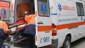 Un băiat de 13 ani a ajuns la spital rănit, după ce a strâns un cartuş într-o menghină